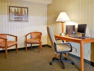 Ramada By Wyndham Cleveland Airport West