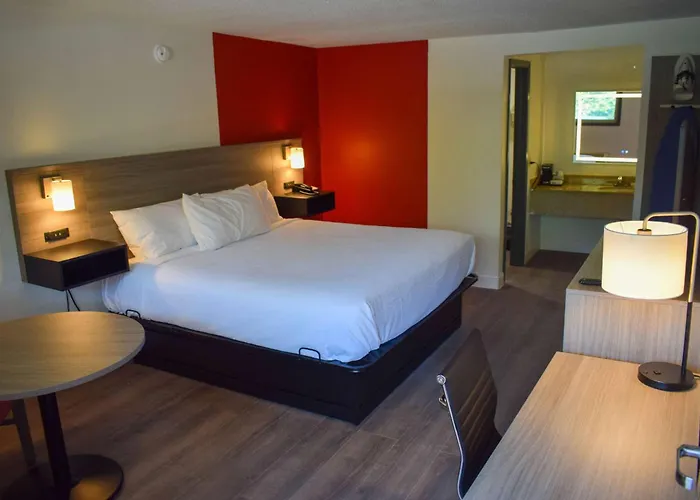 Ramada By Wyndham Cleveland Airport West
