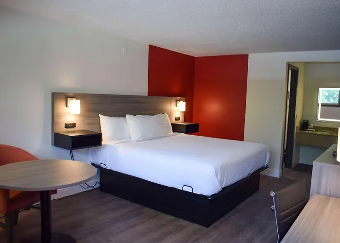 Ramada By Wyndham Cleveland Airport West