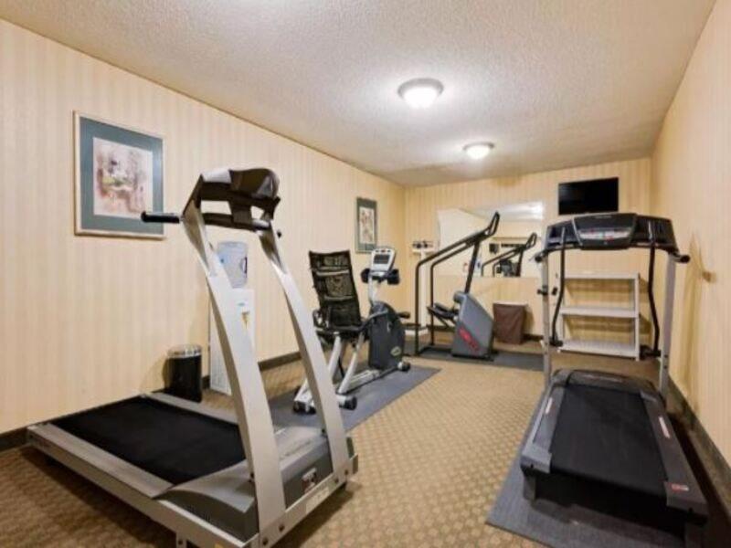 Ramada By Wyndham Cleveland Airport West Motel