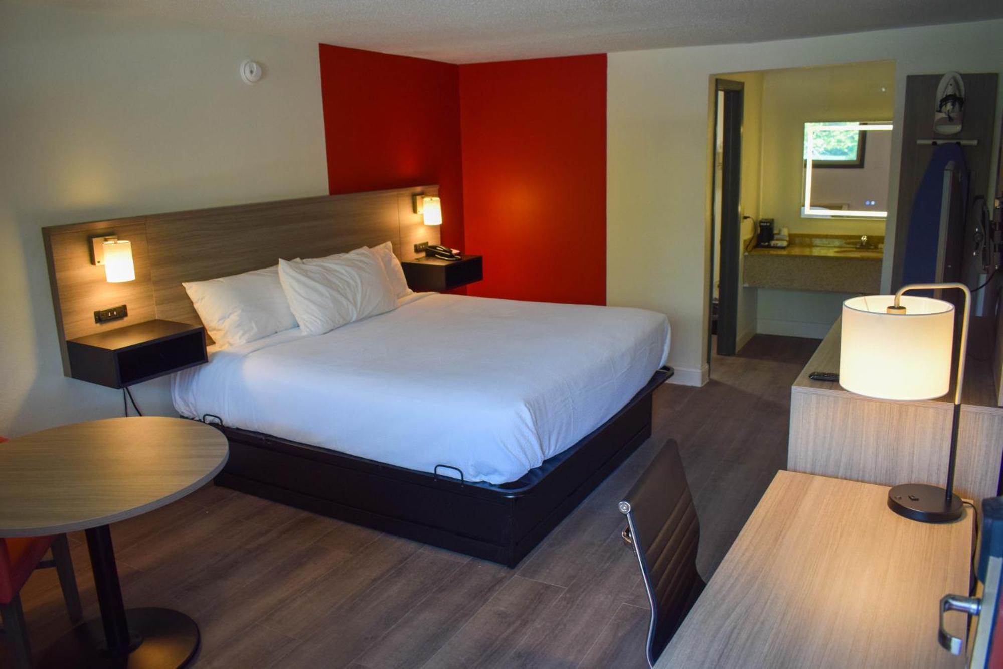 Motel Ramada By Wyndham Cleveland Airport West 2*
