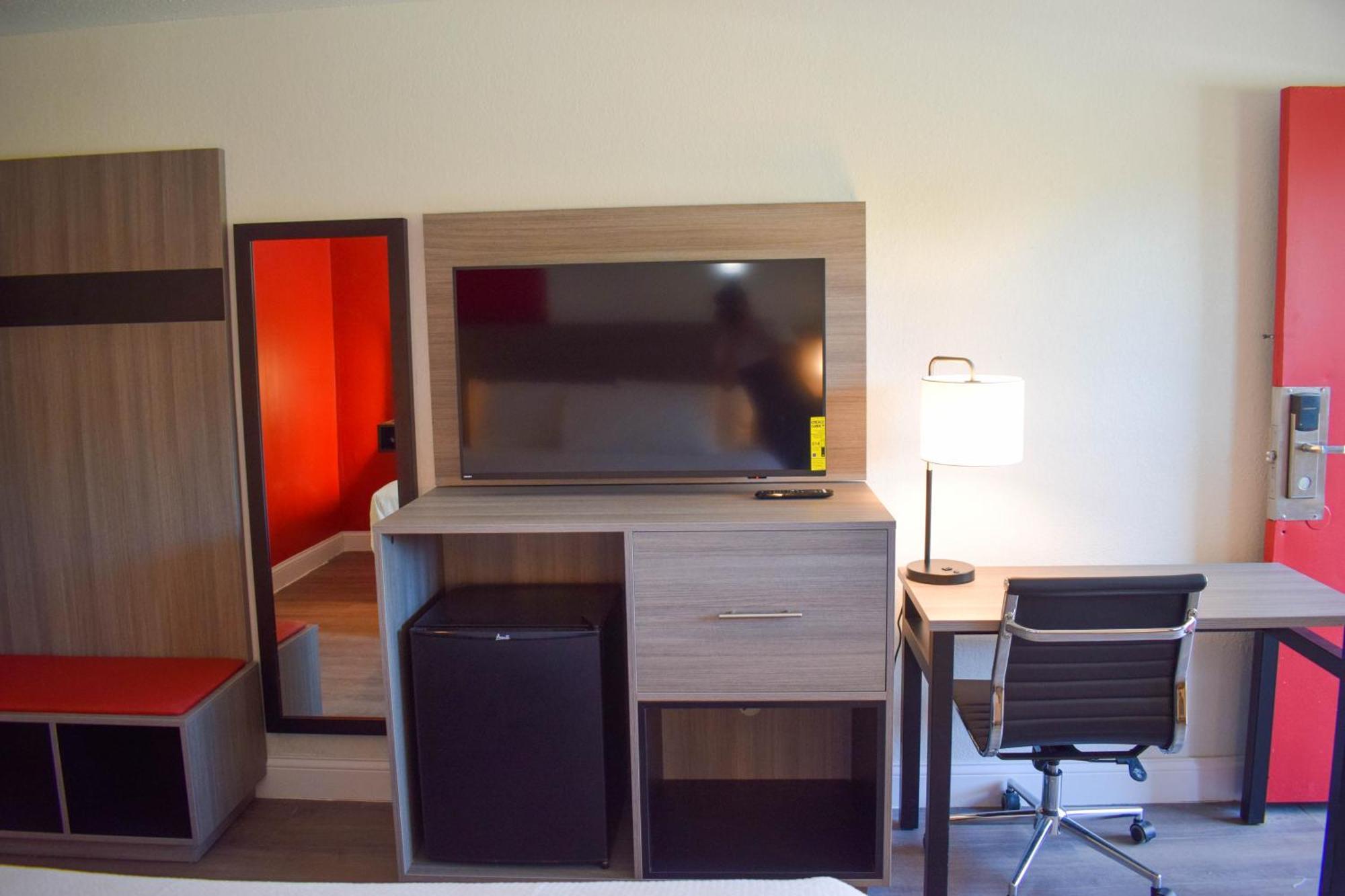 Ramada By Wyndham Cleveland Airport West Motel