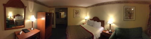 Ramada By Wyndham Cleveland Airport West Motel 2*