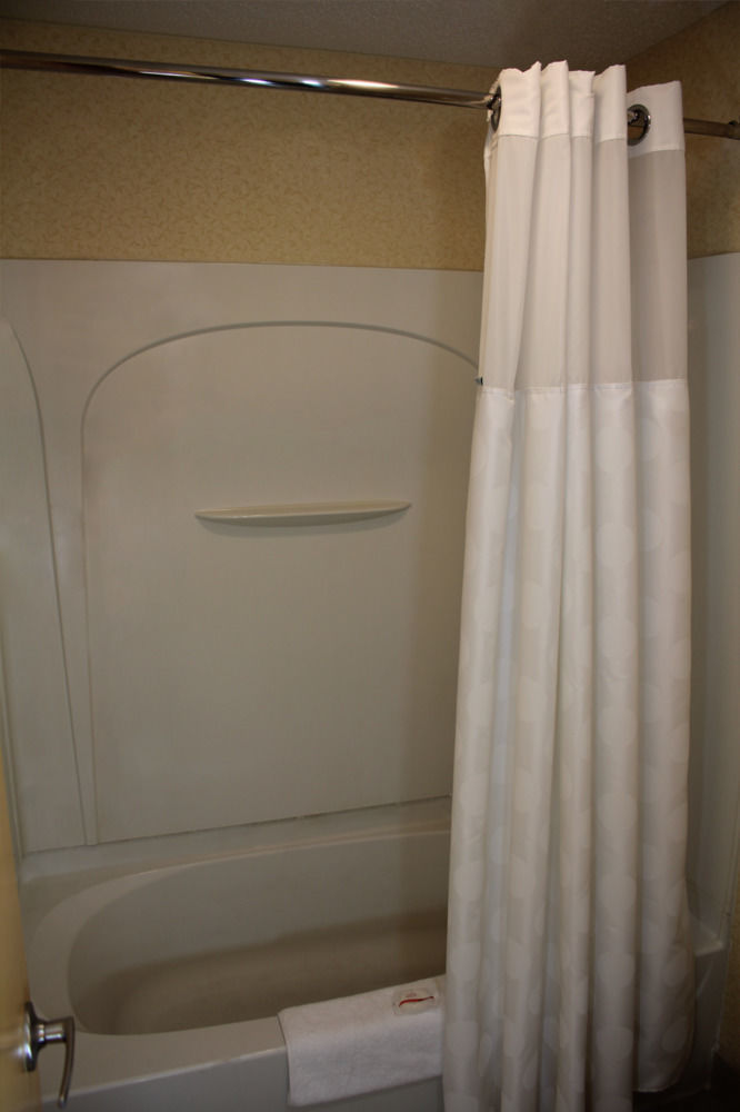 Motel Ramada By Wyndham Cleveland Airport West