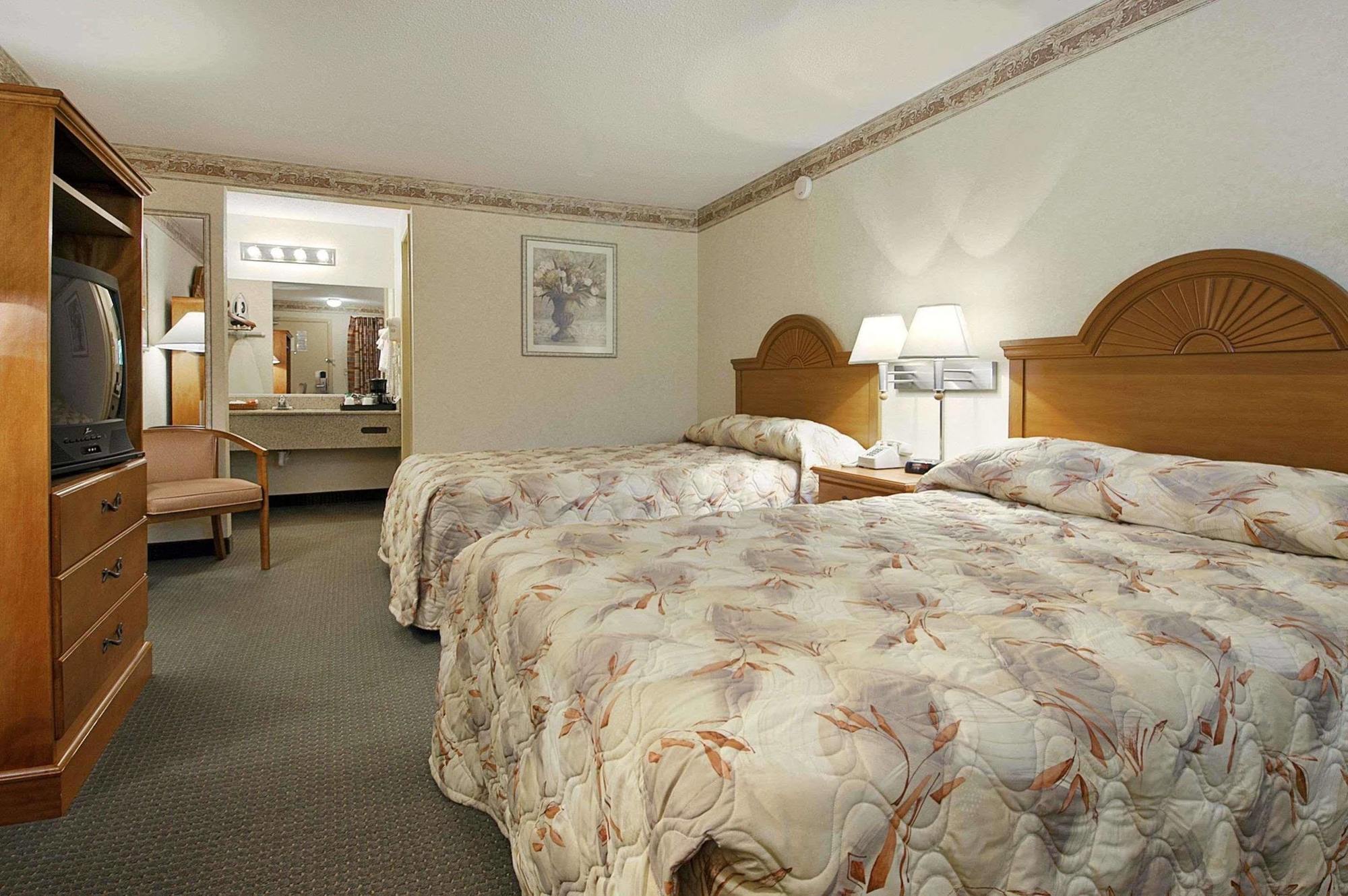 Motel Ramada By Wyndham Cleveland Airport West