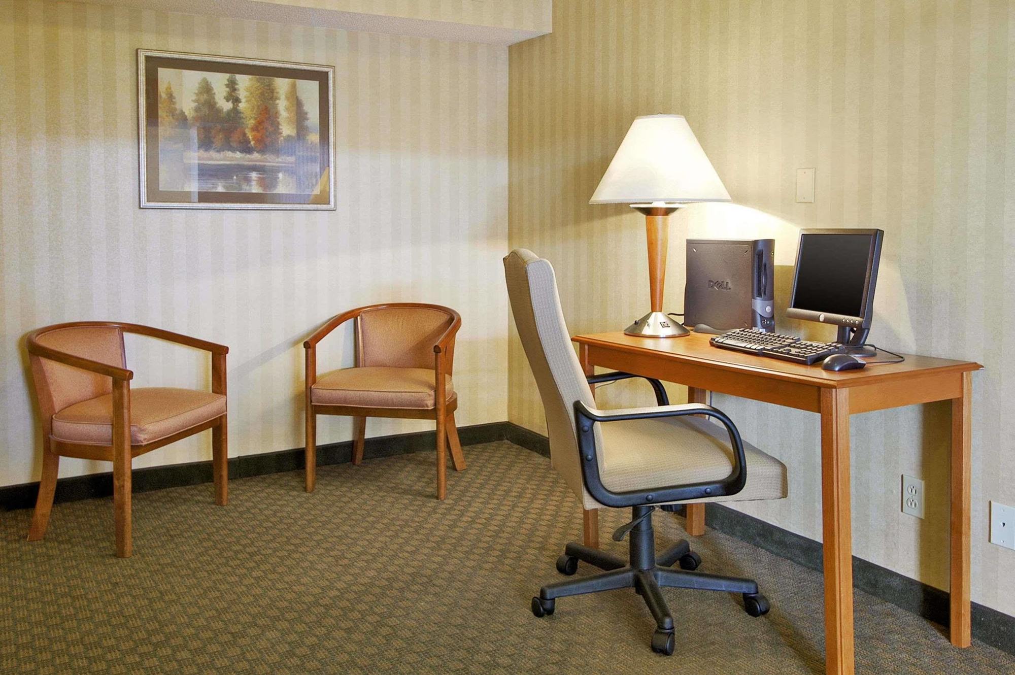 Ramada By Wyndham Cleveland Airport West