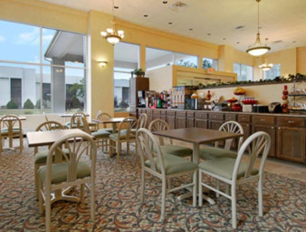 Ramada By Wyndham Cleveland Airport West