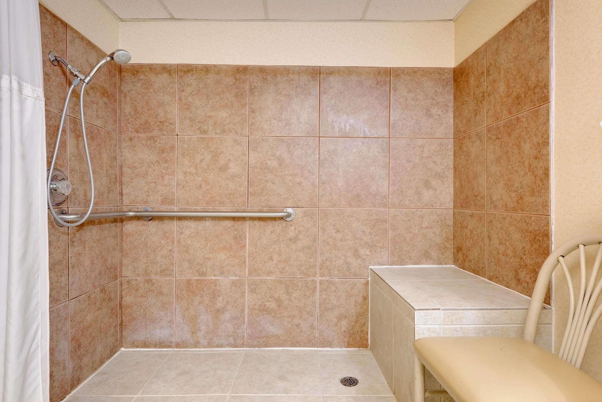 Motel Ramada By Wyndham Cleveland Airport West 2*