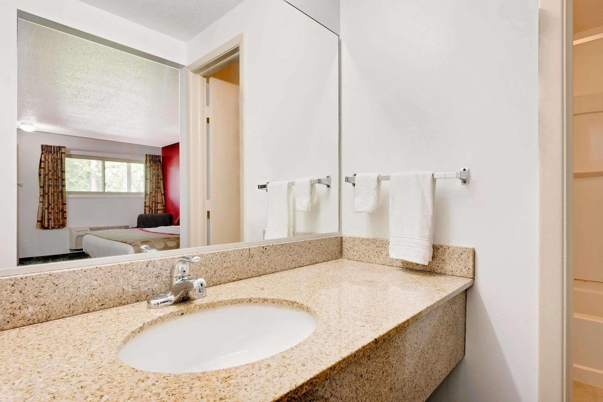 Ramada By Wyndham Cleveland Airport West Motel